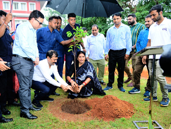 Hon’ble Deputy Chief Minister Smt. Pravati Parida planted sapling in ...