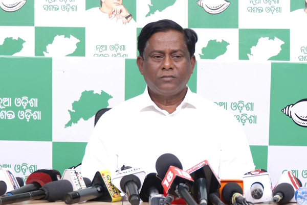 ଯୋଗାଣ ମନ୍ତ୍ରୀଙ୍କ ବାସଭବନରେ ତାଙ୍କ ସହଯୋଗୀଙ୍କ ମୃତୁ୍ୟକୁ ନେଇ ପ୍ରଶ୍ନ ଉଠାଇଲା ବିଜେଡି